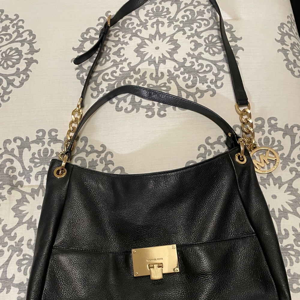 Michael kors black leather purse.
